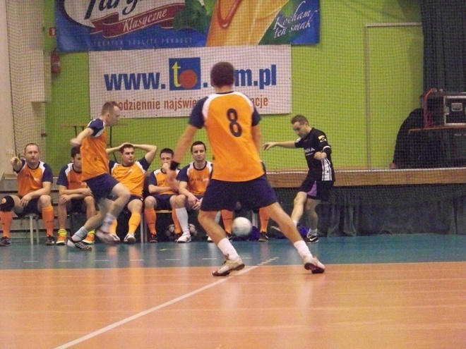 2. kolejka Nocnej Ligi Futsalu (06.12.2013) - zdjęcie #4 - eOstroleka.pl