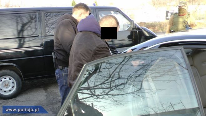 Policja zlikwidowała wytwórnię dopalaczy - zdjęcie #18 - eOstroleka.pl