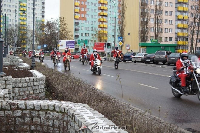 Zmotoryzowani mikołaje odwiedzili ostrołęczan [07.12.2013] - zdjęcie #14 - eOstroleka.pl