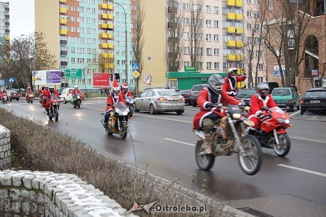 Zmotoryzowani mikołaje odwiedzili ostrołęczan [07.12.2013] - zdjęcie #17 - eOstroleka.pl