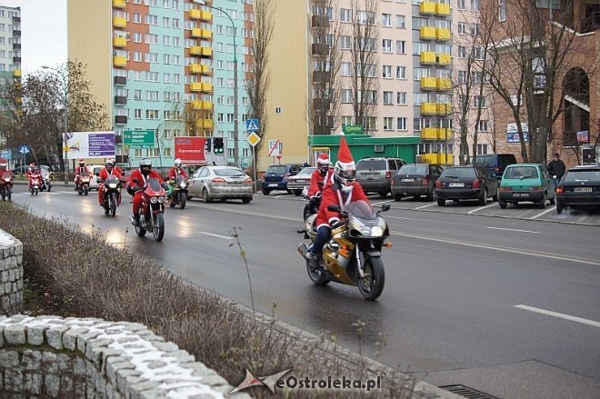 Zmotoryzowani mikołaje odwiedzili ostrołęczan [07.12.2013] - zdjęcie #18 - eOstroleka.pl