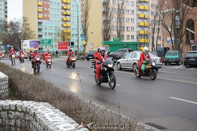 Zmotoryzowani mikołaje odwiedzili ostrołęczan [07.12.2013] - zdjęcie #20 - eOstroleka.pl