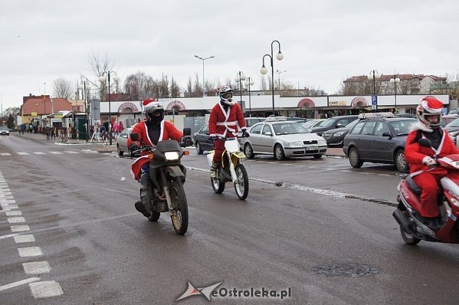 Zmotoryzowani mikołaje odwiedzili ostrołęczan [07.12.2013] - zdjęcie #43 - eOstroleka.pl
