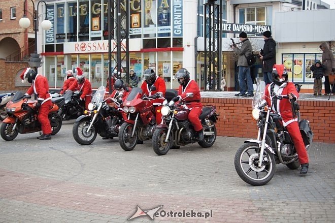 Zmotoryzowani mikołaje odwiedzili ostrołęczan [07.12.2013] - zdjęcie #34 - eOstroleka.pl
