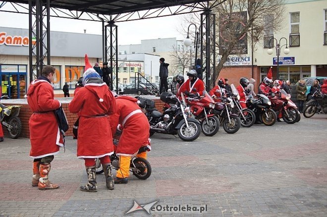 Zmotoryzowani mikołaje odwiedzili ostrołęczan [07.12.2013] - zdjęcie #30 - eOstroleka.pl