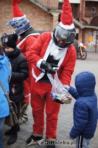 Zmotoryzowani mikołaje odwiedzili ostrołęczan [07.12.2013] - zdjęcie #39 - eOstroleka.pl