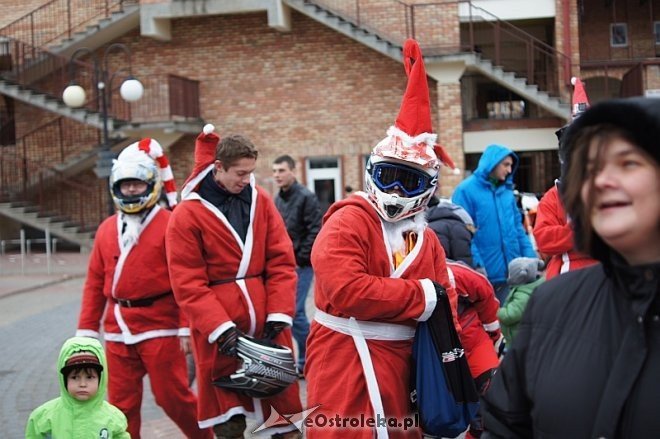Zmotoryzowani mikołaje odwiedzili ostrołęczan [07.12.2013] - zdjęcie #74 - eOstroleka.pl