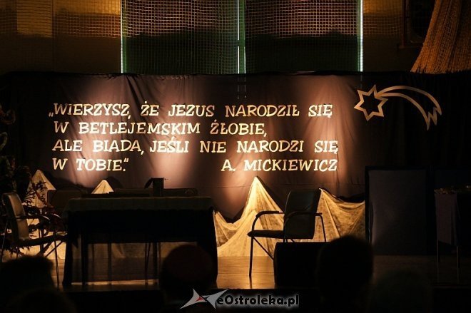 „Czy potrzebne nam Boże Narodzenie?” Uroczystość w ZS nr 5 w Ostrołęce [10.12.2013] - zdjęcie #8 - eOstroleka.pl