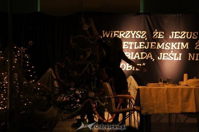 „Czy potrzebne nam Boże Narodzenie?” Uroczystość w ZS nr 5 w Ostrołęce [10.12.2013] - zdjęcie #37 - eOstroleka.pl