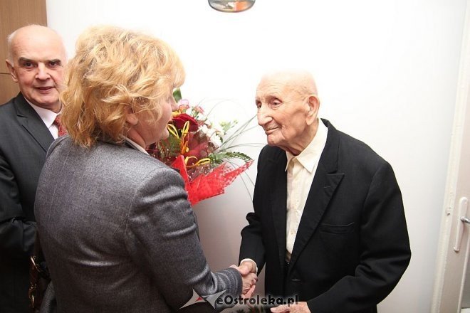 Stanisław Kędzierski z Ostrołęki skończył sto lat [11.12.2013] - zdjęcie #13 - eOstroleka.pl