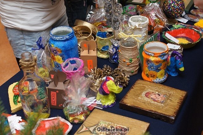 Wystawa oraz kiermasz prac uczniów Ośrodka Szkolno-Wychowawczego w Ostrołęce [11.12.2013] - zdjęcie #13 - eOstroleka.pl