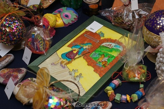 Wystawa oraz kiermasz prac uczniów Ośrodka Szkolno-Wychowawczego w Ostrołęce [11.12.2013] - zdjęcie #12 - eOstroleka.pl