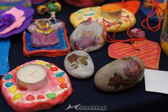 Wystawa oraz kiermasz prac uczniów Ośrodka Szkolno-Wychowawczego w Ostrołęce [11.12.2013] - zdjęcie #6 - eOstroleka.pl