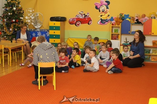 Wychowankowie Zakładu Karnego w Laskowcu czytali bajki dzieciom w Przedszkolu Miejskim nr 10 w Ostrołęce [12.12.2013] - zdjęcie #52 - eOstroleka.pl
