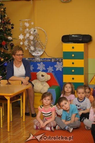 Wychowankowie Zakładu Karnego w Laskowcu czytali bajki dzieciom w Przedszkolu Miejskim nr 10 w Ostrołęce [12.12.2013] - zdjęcie #49 - eOstroleka.pl