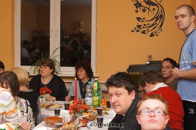 Spotkanie wigilijne w stowarzyszenia Pomocna Dłoń [12.12.2013] - zdjęcie #9 - eOstroleka.pl