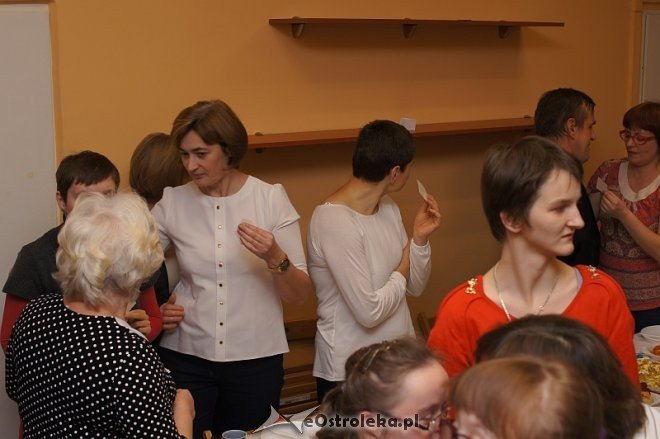 Spotkanie wigilijne w stowarzyszenia Pomocna Dłoń [12.12.2013] - zdjęcie #11 - eOstroleka.pl
