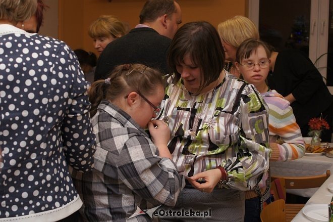 Spotkanie wigilijne w stowarzyszenia Pomocna Dłoń [12.12.2013] - zdjęcie #16 - eOstroleka.pl