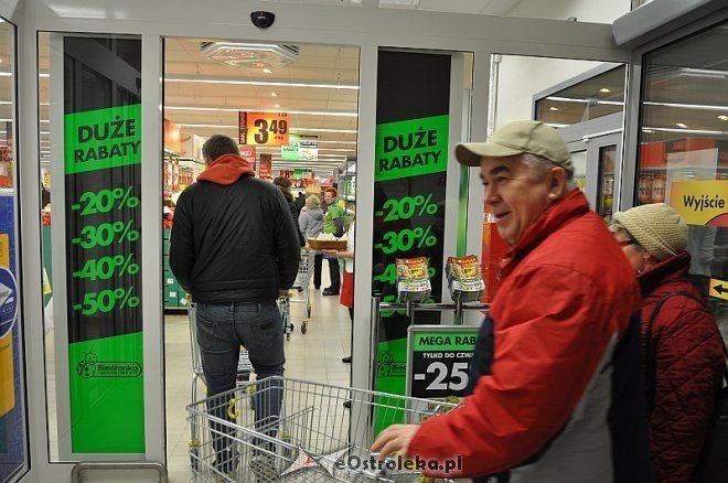 Otwarcie Biedronki przy mini obwodnicy [17.12.2013] - zdjęcie #1 - eOstroleka.pl