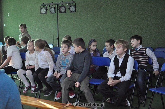 Jasełka w Szkole Podstawowej nr 10 w Ostrołęce [17.12.2013] - zdjęcie #15 - eOstroleka.pl