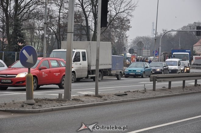 Chaos komunikacyjny w mieście. OSTRADA samowolnie podjęła prace remontowe! [18.12.2013] - zdjęcie #3 - eOstroleka.pl
