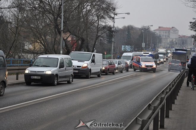 Chaos komunikacyjny w mieście. OSTRADA samowolnie podjęła prace remontowe! [18.12.2013] - zdjęcie #7 - eOstroleka.pl