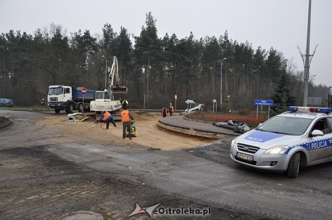 Chaos komunikacyjny w mieście. OSTRADA samowolnie podjęła prace remontowe! [18.12.2013] - zdjęcie #15 - eOstroleka.pl