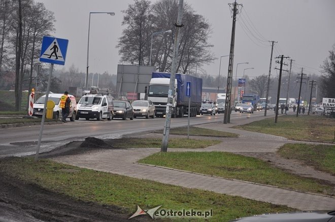 Chaos komunikacyjny w mieście. OSTRADA samowolnie podjęła prace remontowe! [18.12.2013] - zdjęcie #17 - eOstroleka.pl