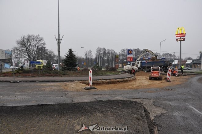 Chaos komunikacyjny w mieście. OSTRADA samowolnie podjęła prace remontowe! [18.12.2013] - zdjęcie #22 - eOstroleka.pl