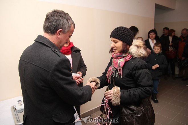 Przekazanie kluczy do mieszkań socjalnych przy ulicy Kołobrzeskiej [19.12.2913] - zdjęcie #39 - eOstroleka.pl
