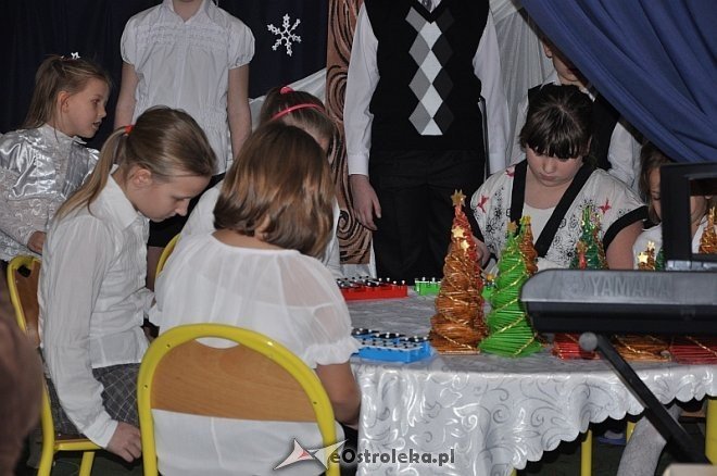 Dzieciaki „Słodziaki” przygotowały spotkanie świąteczne [19.12.2013] - zdjęcie #21 - eOstroleka.pl