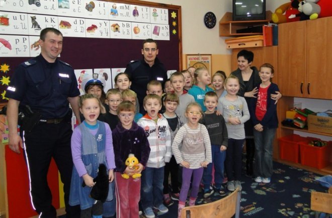 Profilaktyczne spotkania z dziećmi w Czarni [23.12.2013] - zdjęcie #4 - eOstroleka.pl