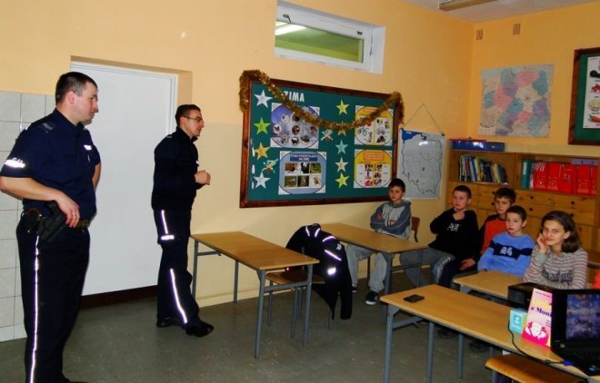 Profilaktyczne spotkania z dziećmi w Czarni [23.12.2013] - zdjęcie #2 - eOstroleka.pl