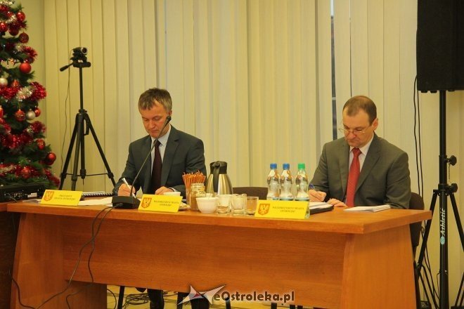 Budżetowa sesja Rady Miasta Ostrołęki [27.12.2013] - zdjęcie #1 - eOstroleka.pl