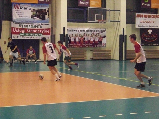 3. kolejka Nocnej Ligi Futsalu (27.12.2013) - zdjęcie #59 - eOstroleka.pl