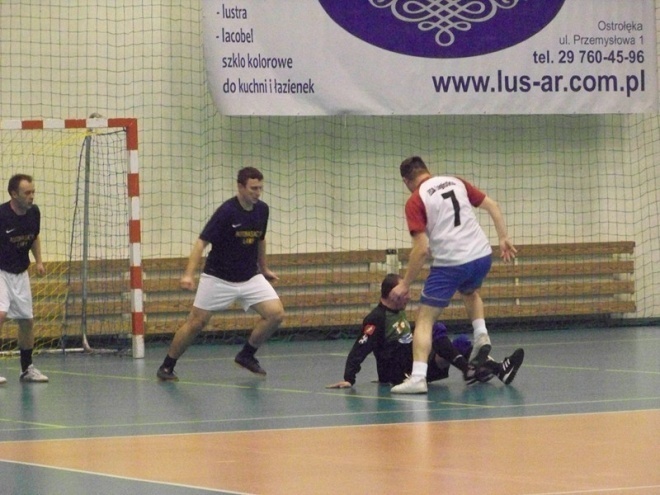 3. kolejka Nocnej Ligi Futsalu (27.12.2013) - zdjęcie #33 - eOstroleka.pl
