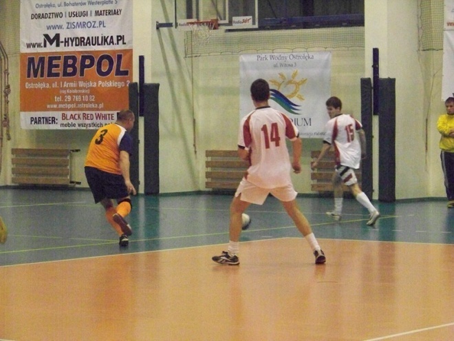 3. kolejka Nocnej Ligi Futsalu (27.12.2013) - zdjęcie #8 - eOstroleka.pl