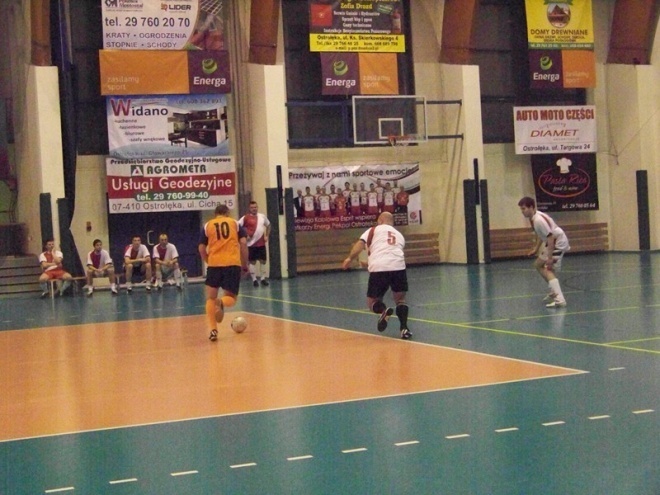 3. kolejka Nocnej Ligi Futsalu (27.12.2013) - zdjęcie #7 - eOstroleka.pl