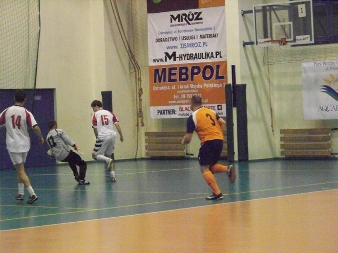 3. kolejka Nocnej Ligi Futsalu (27.12.2013) - zdjęcie #4 - eOstroleka.pl