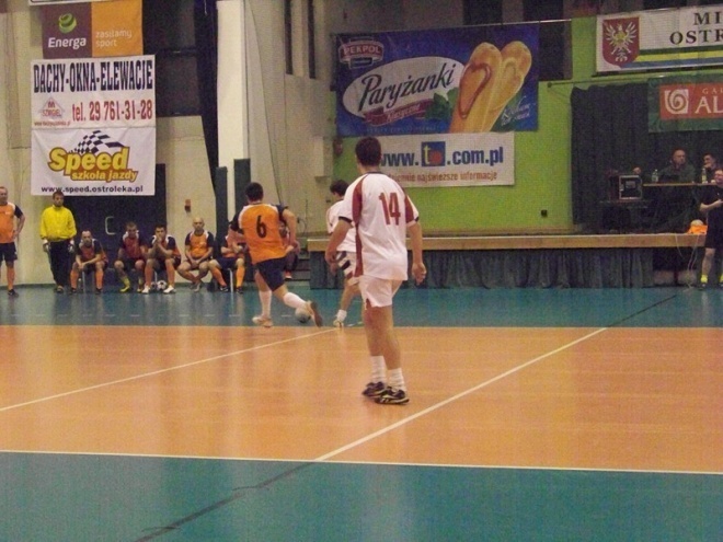 3. kolejka Nocnej Ligi Futsalu (27.12.2013) - zdjęcie #2 - eOstroleka.pl