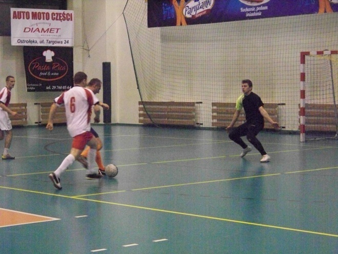 3. kolejka Nocnej Ligi Futsalu (27.12.2013) - zdjęcie #41 - eOstroleka.pl