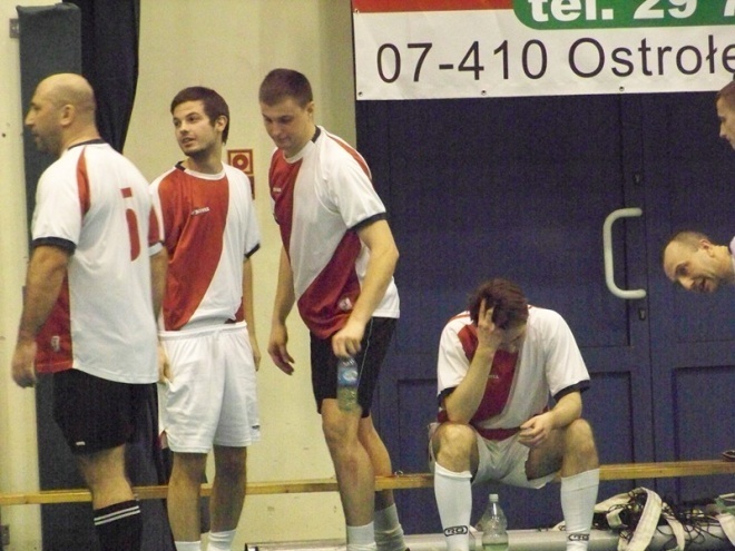 3. kolejka Nocnej Ligi Futsalu (27.12.2013) - zdjęcie #9 - eOstroleka.pl