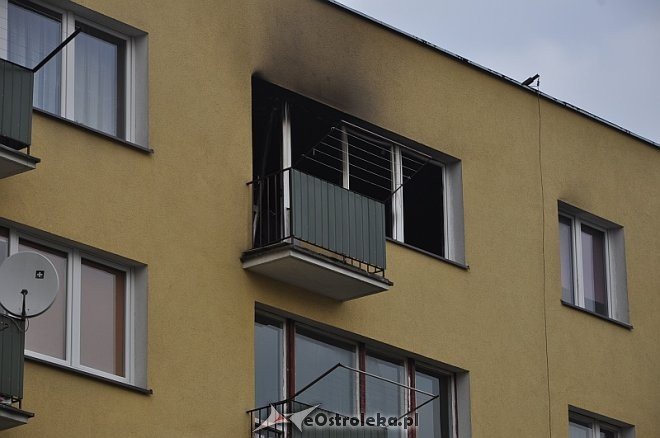 Pożar w bloku przy ul. Goworowskiej [29.12.2013] - zdjęcie #5 - eOstroleka.pl