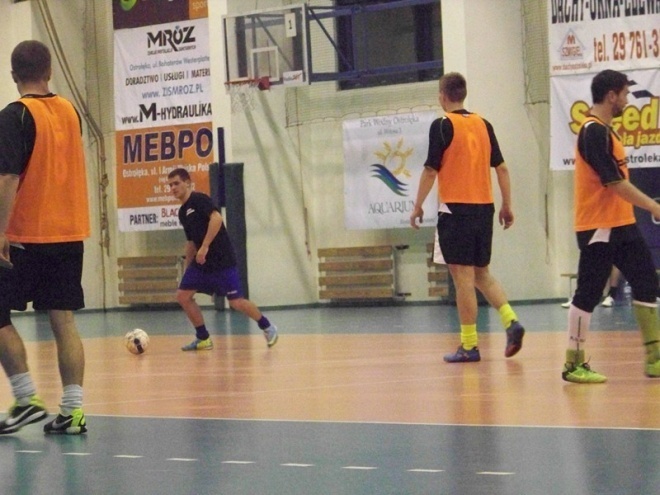 Nocna Liga Futsalu - 4. kolejka (03.01.2014) - zdjęcie #46 - eOstroleka.pl