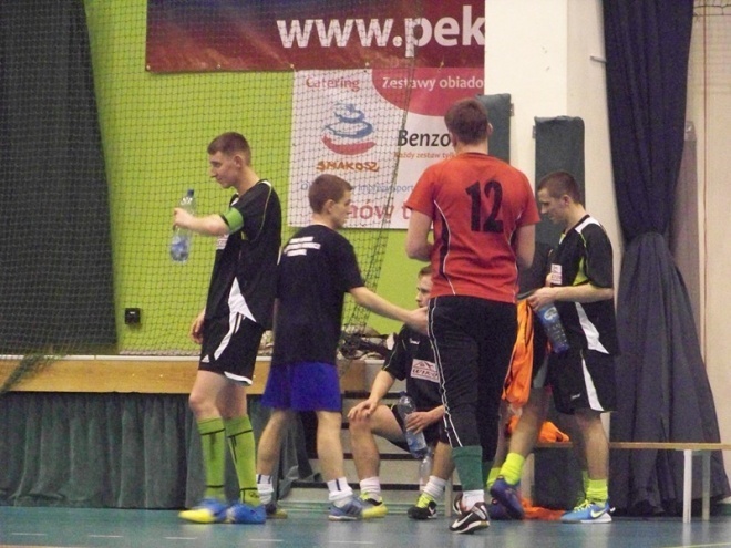 Nocna Liga Futsalu - 4. kolejka (03.01.2014) - zdjęcie #37 - eOstroleka.pl