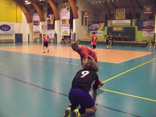 Nocna Liga Futsalu - 4. kolejka (03.01.2014) - zdjęcie #32 - eOstroleka.pl