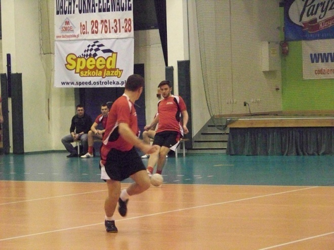 Nocna Liga Futsalu - 4. kolejka (03.01.2014) - zdjęcie #27 - eOstroleka.pl