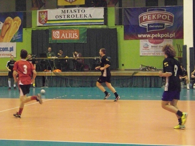 Nocna Liga Futsalu - 4. kolejka (03.01.2014) - zdjęcie #25 - eOstroleka.pl