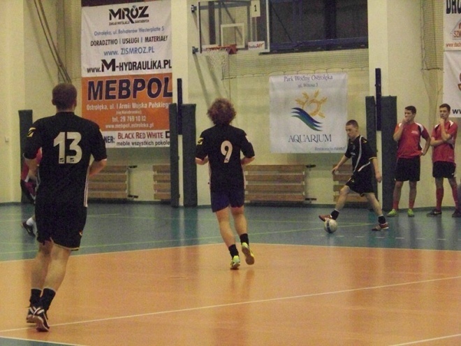 Nocna Liga Futsalu - 4. kolejka (03.01.2014) - zdjęcie #20 - eOstroleka.pl