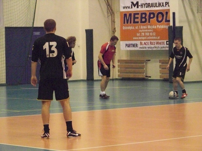 Nocna Liga Futsalu - 4. kolejka (03.01.2014) - zdjęcie #19 - eOstroleka.pl